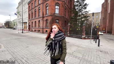 Pej xeem tuaj tos: tus ntxhais zoo nkauj tau fucked rau iPhone thiab tau cum hauv nws lub pussy. CleoModel